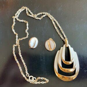 Vintage Trifari Pendent Necklace & Earrings 1974